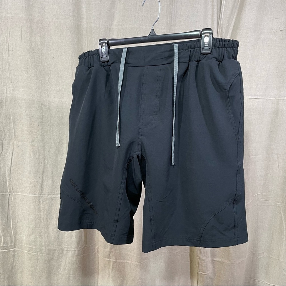 GIANT Black Padded Biking Shorts